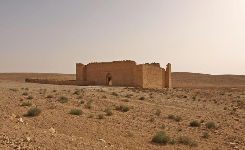 Qasr Dhab'a - facing southwest قصر ضبعة - بإتجاه الجنوب الغربي